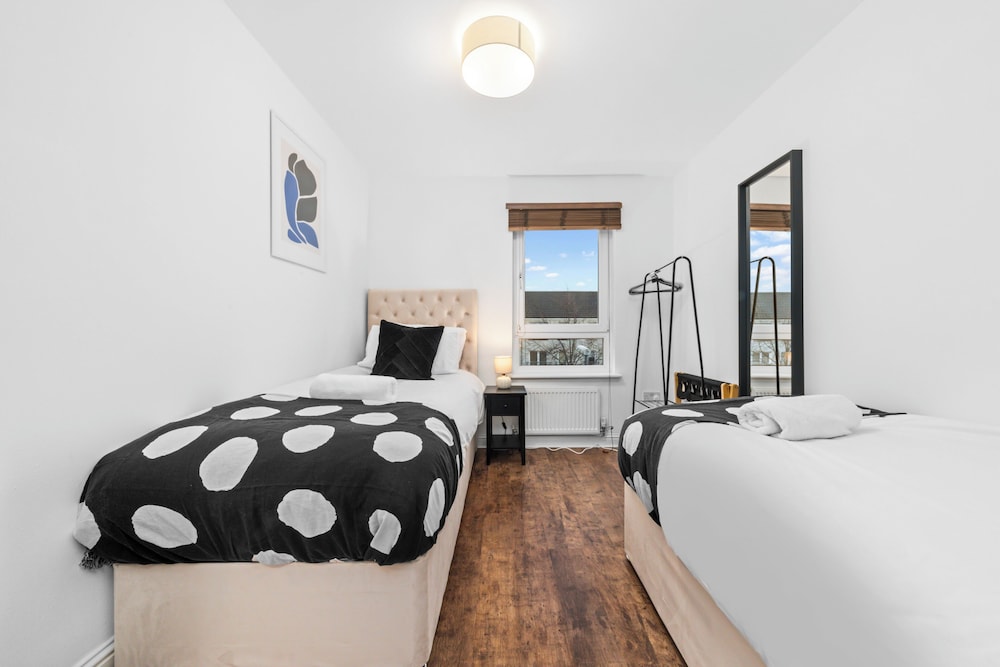 Urban Elegance 5-Bed Glasgow Home