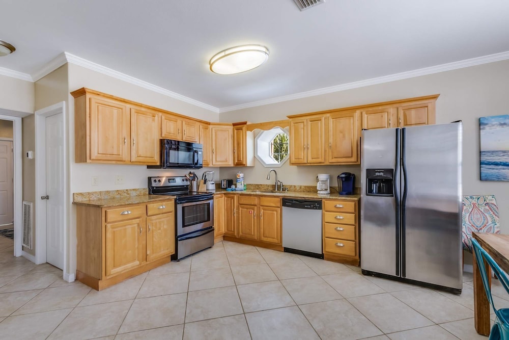 Sel De Vie 6 BR Sleeps 18 dog Friendly