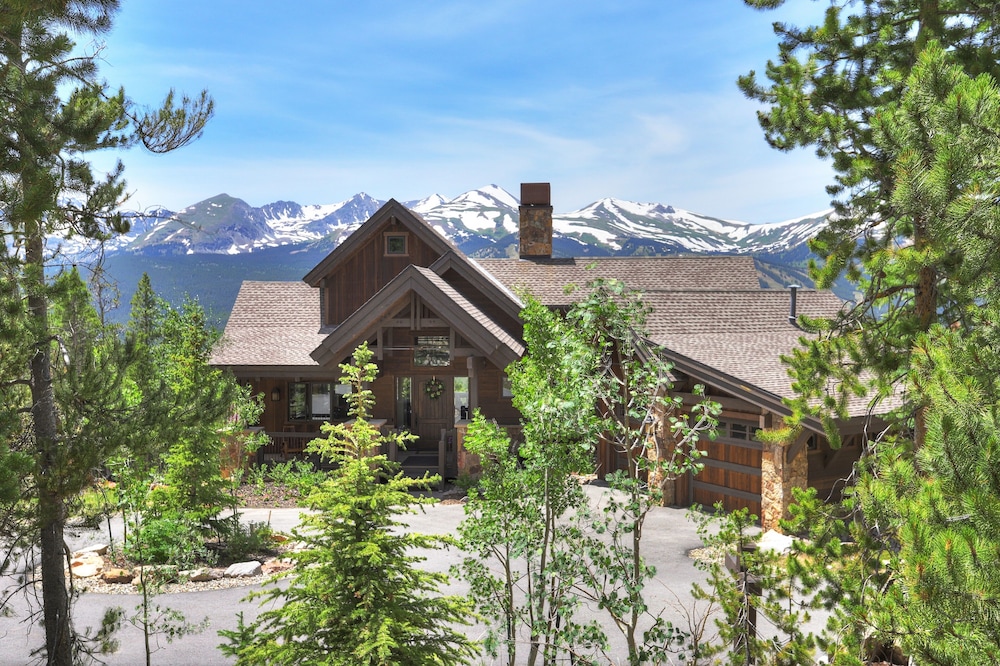 Three Sisters Lookout 5 Bedroom Home