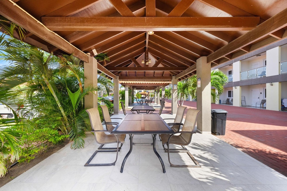 Charming 1br1ba Condo Steps From Eagle Beach