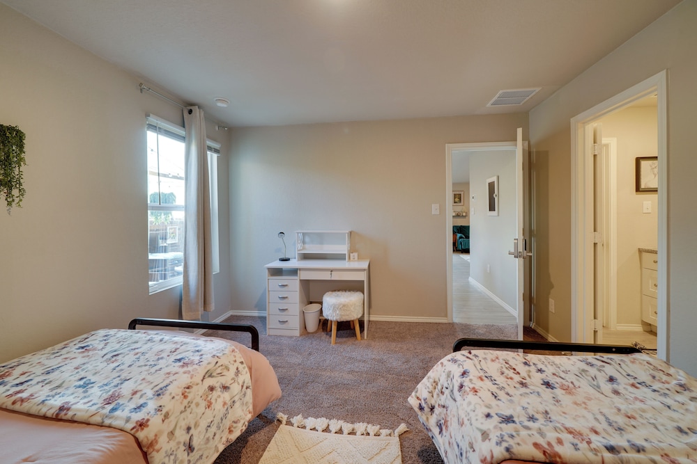 Easy Access to Dtwn San Antonio: Suburban Home