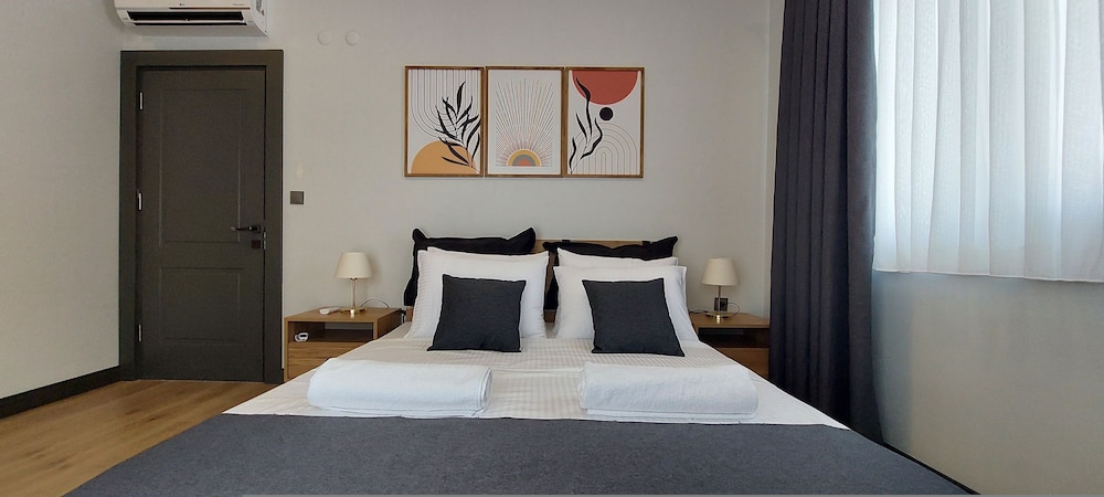 New Flat Large Living Space 3 Close to Lara Beach