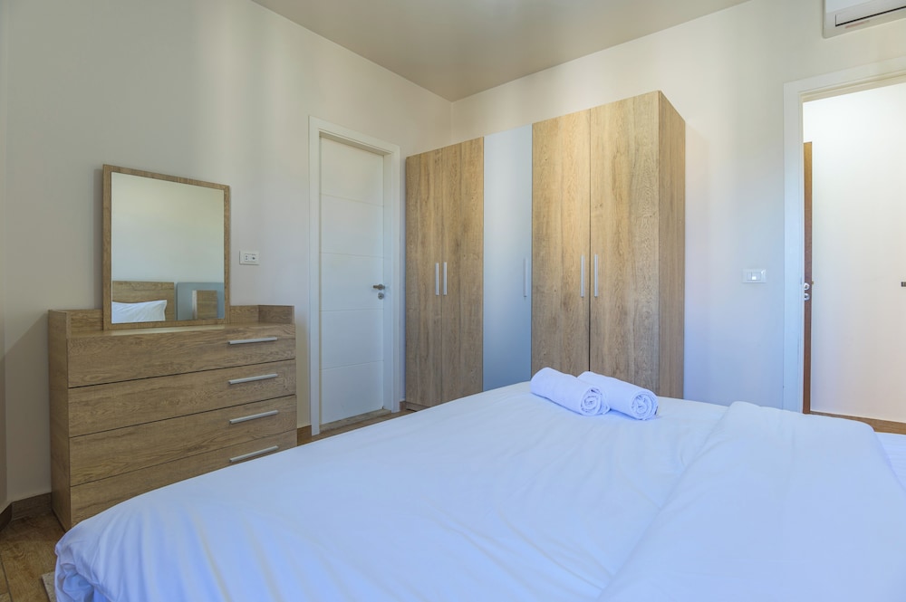 Elevate - Sleek 2-BR Apt by Santa Maria, Jal el Dib