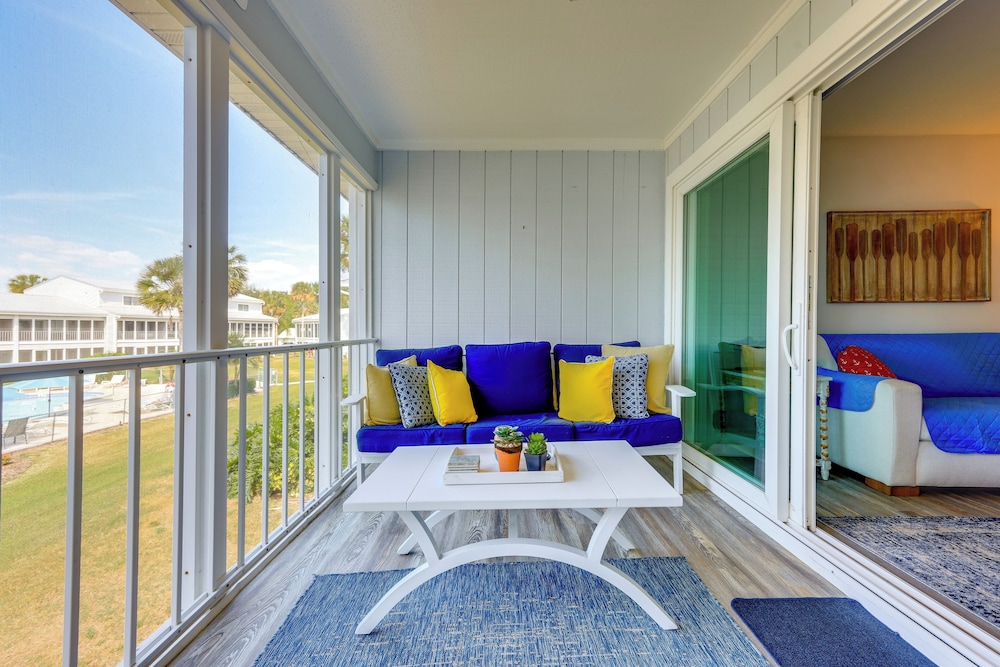 Private Balcony w/ Water Views: Welaka Condo!