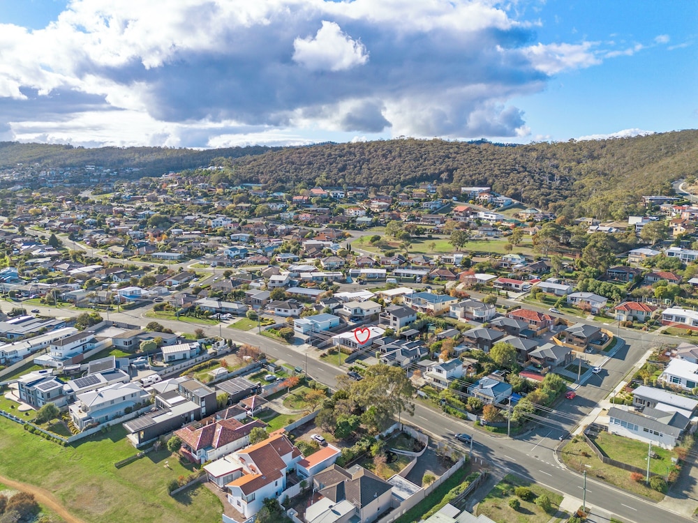 Tranquil Tranmere- City Views- 3 Bedroom