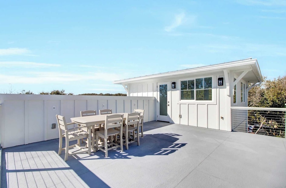 Walk to the Beach + Private Pool, Rooftop Terrace, Balcony 3602 Cameron