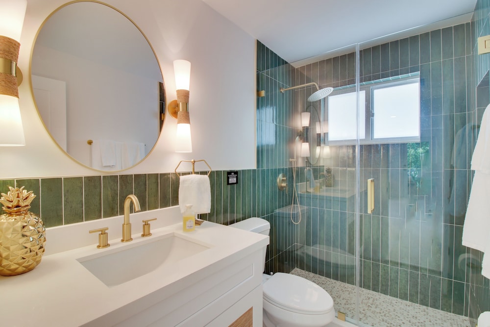 Steps to Gulf: Sleek Top-floor Apt in Tavernier!
