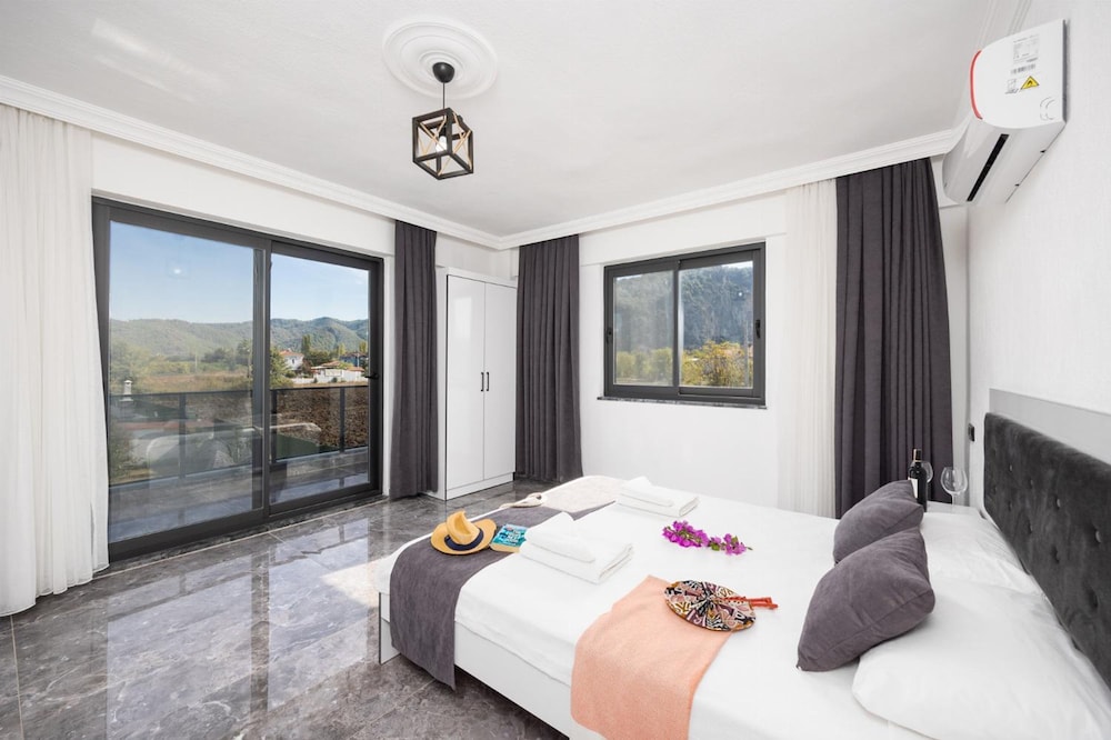 Villa Grand Yasar 1 With 4 Bedrooms and 4 Bathrooms