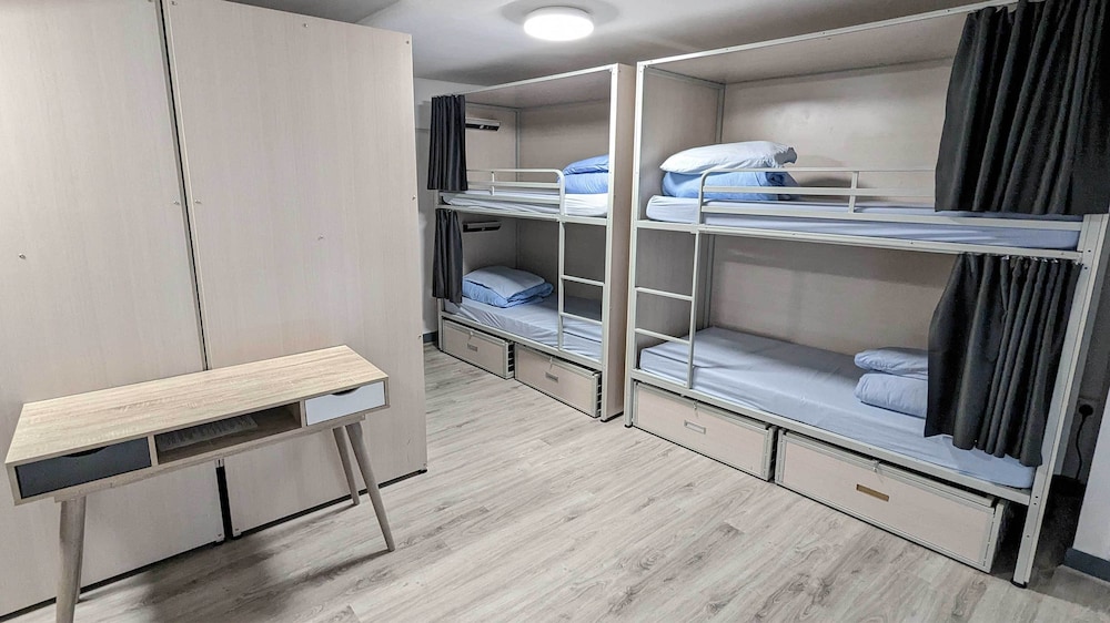 International Inn - Hostel