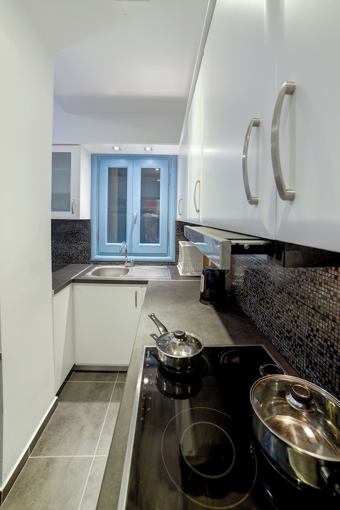 ADELPHI APARTMENTS