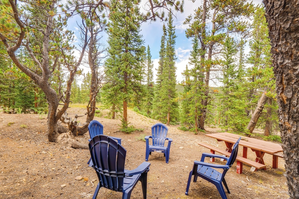 Hot Tub + Game Room: Fairplay Cabin Near Hiking