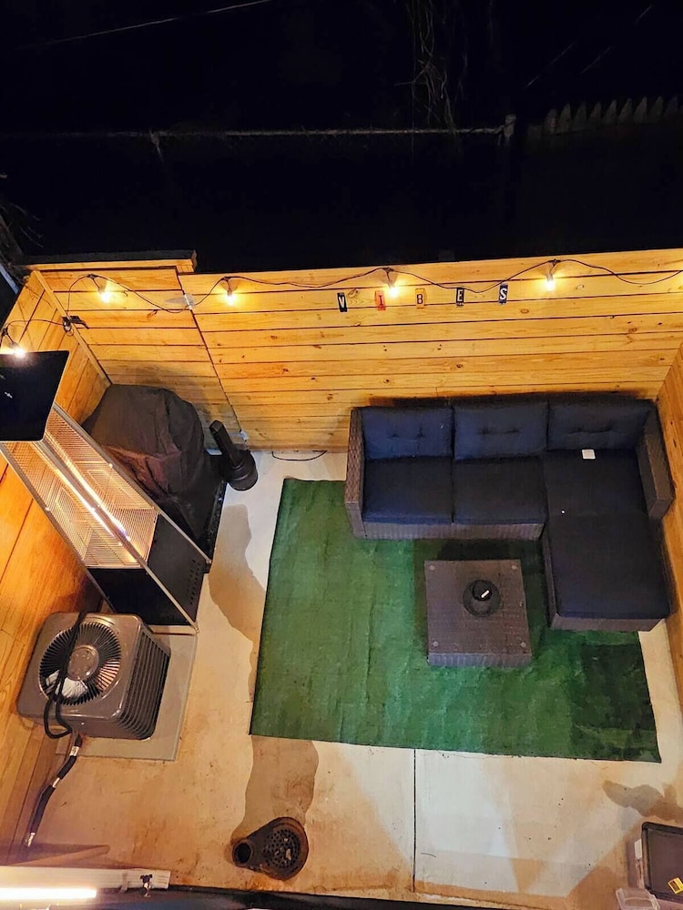 Cozy Home near City Center with Hot tub