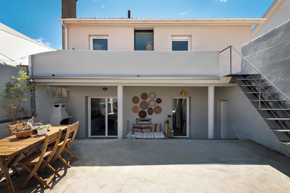 Aguda1 · Aguda's Family House 4bd, Parking, BBQ