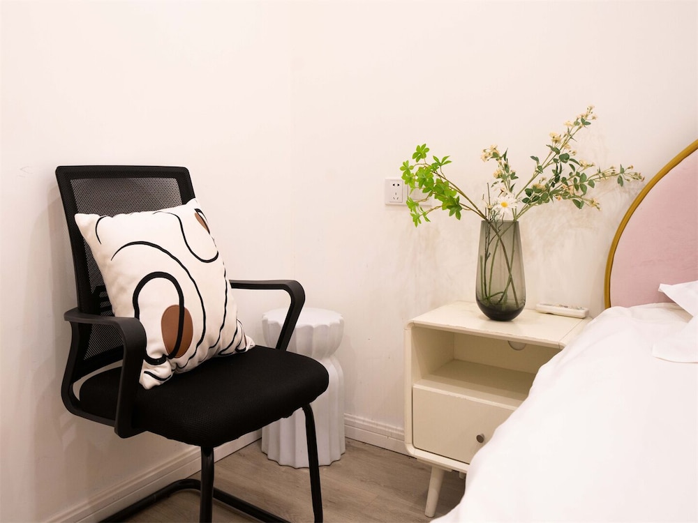 Book and Bed-Lujiabang