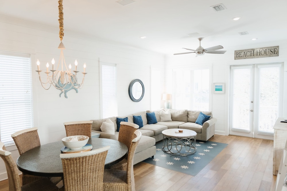 30A Seaclusion by Avantstay Walk to Beach Pool