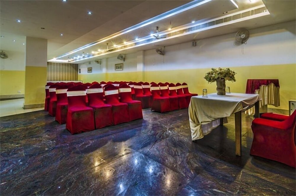 Hotel Akash Sarovar