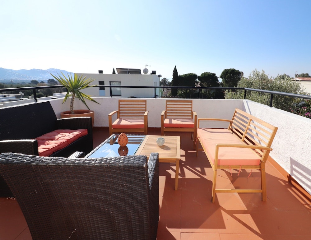 Beautiful Apartment With View