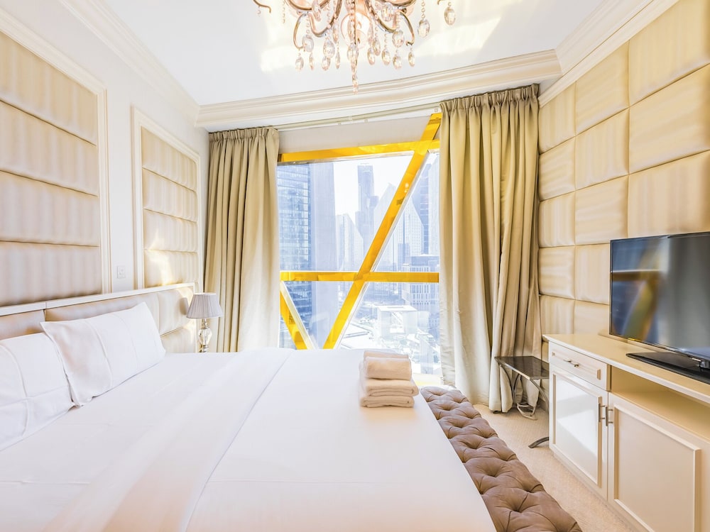 Luxury Spacious Condo in the Iconic Park Towers