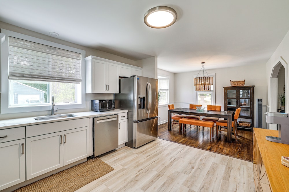 Fish & Ski: Lakefront Retreat By Mt Southington
