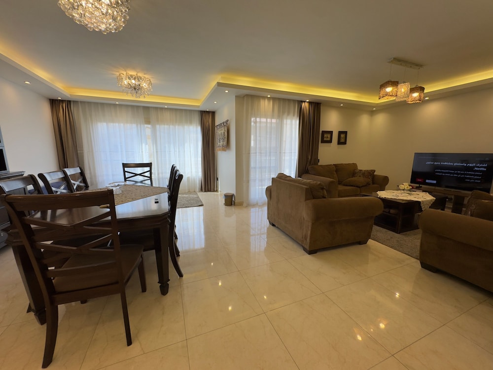 1108 Spacious 3BR Apt 2BA Near Airport