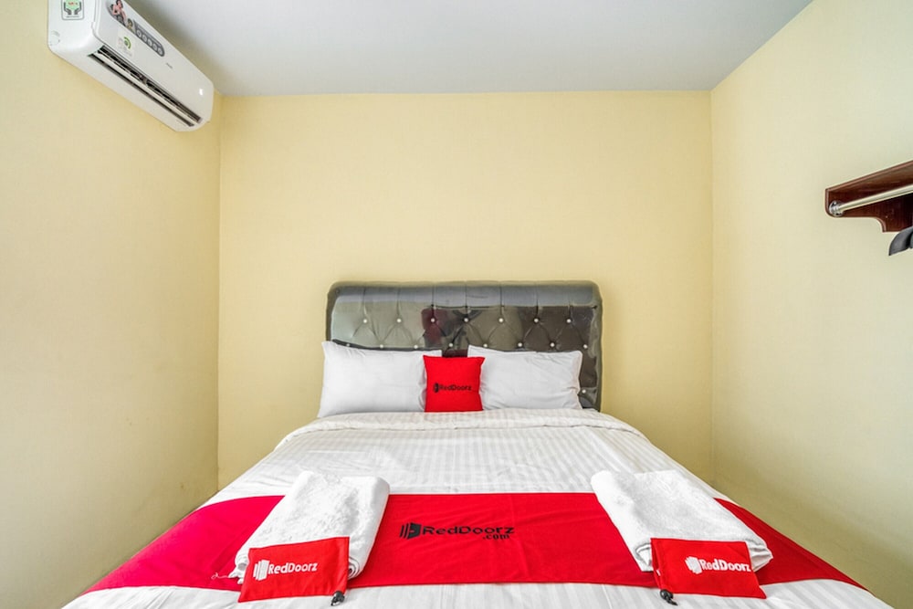 RedDoorz Plus near RSUD Dr. Pirngadi Medan 2 - Hostel view 4