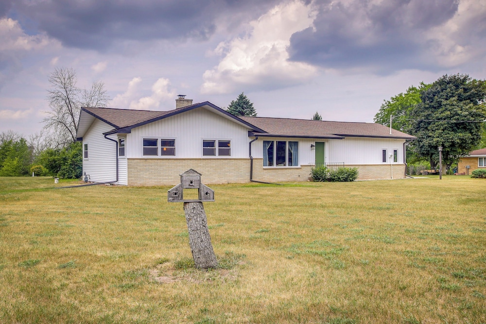 Updated Plymouth Home ~ 5 Mi to Road America! view 2