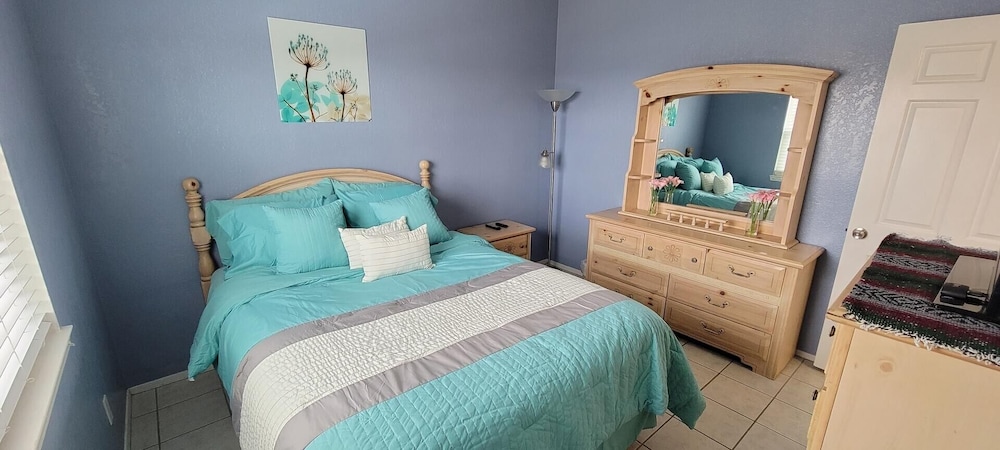Great Value Sleeps 6 Less than block to Beach 1 Bedroom Home by RedAwning view 4