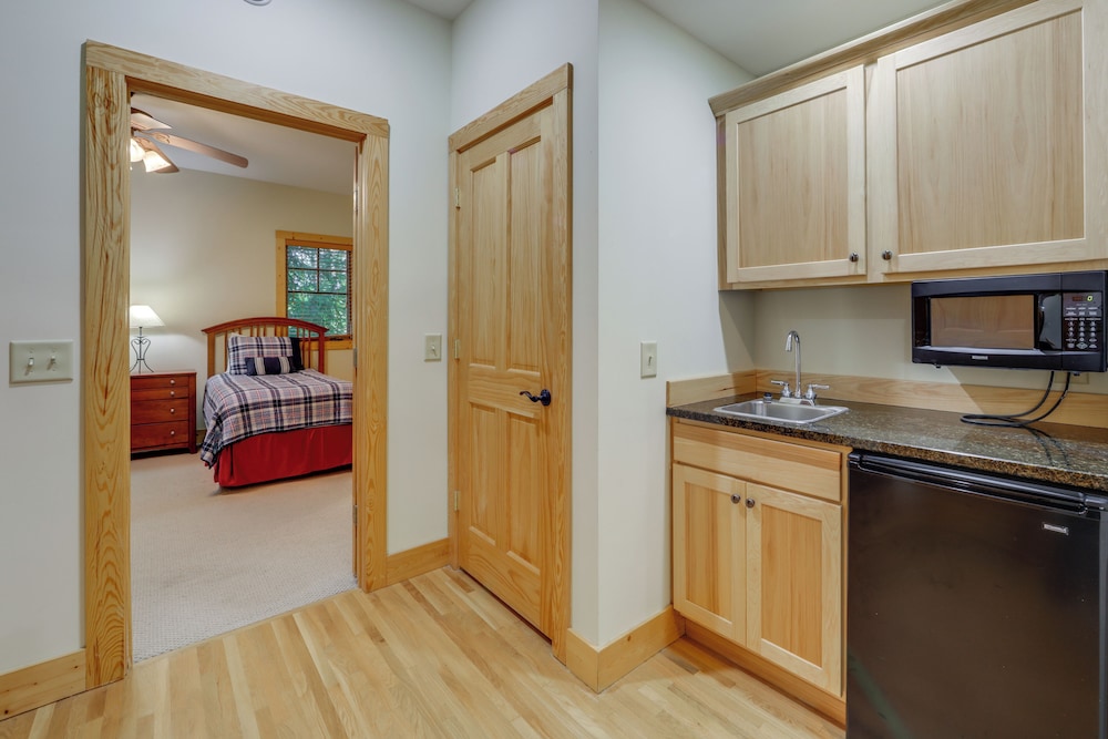 Play Golf & Tennis: Family Escape in Cashiers!