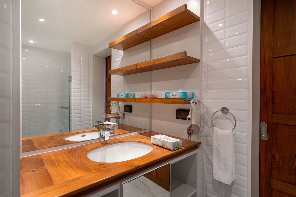 Laguna 2BR Apartment 2223 in Allamanda 2