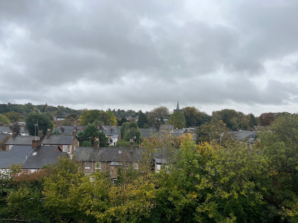 2br-modern-fullkitchen-25mincentrallondon-parking