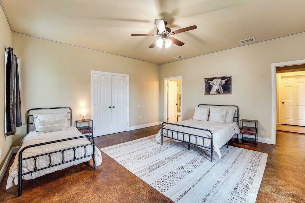 10 Mi to Lake Tawakoni: Family Wills Point Getaway