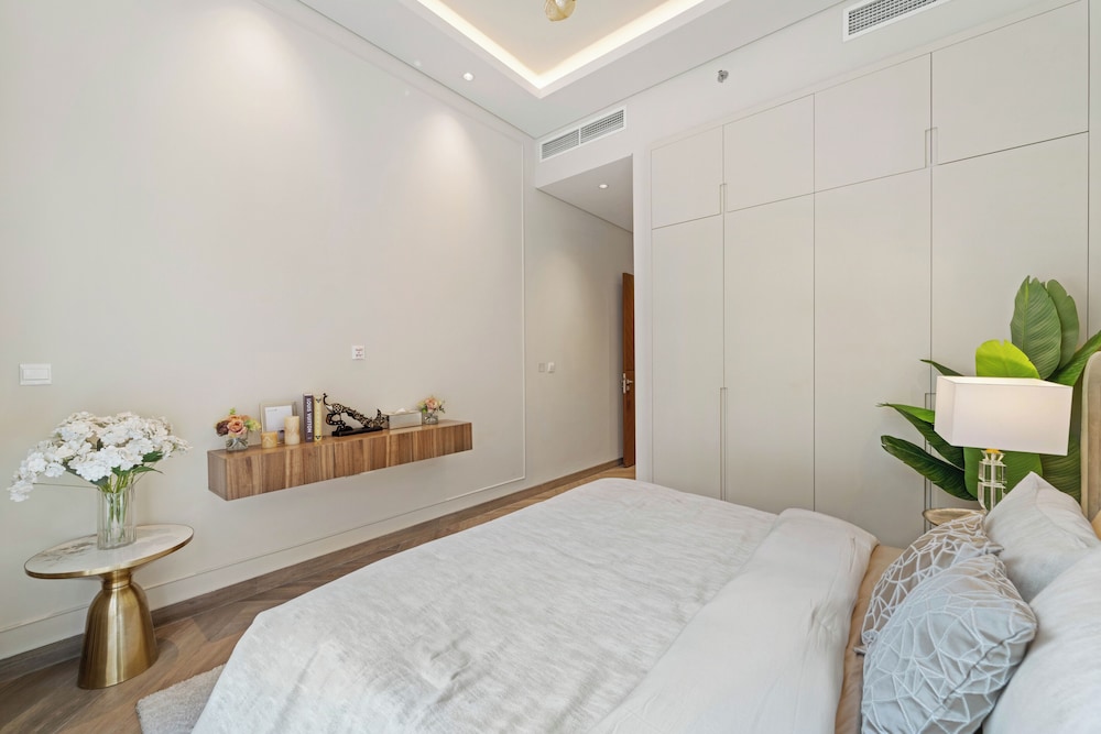 Brand New Stylish Unit near Circle Mall