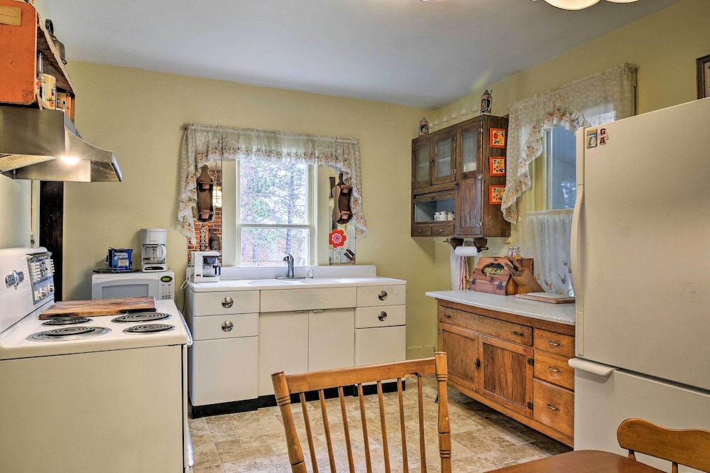 Wilderness Retreat & Cross-country Ski Center! view 4