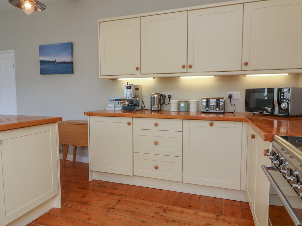 1 Bailey's Cottage