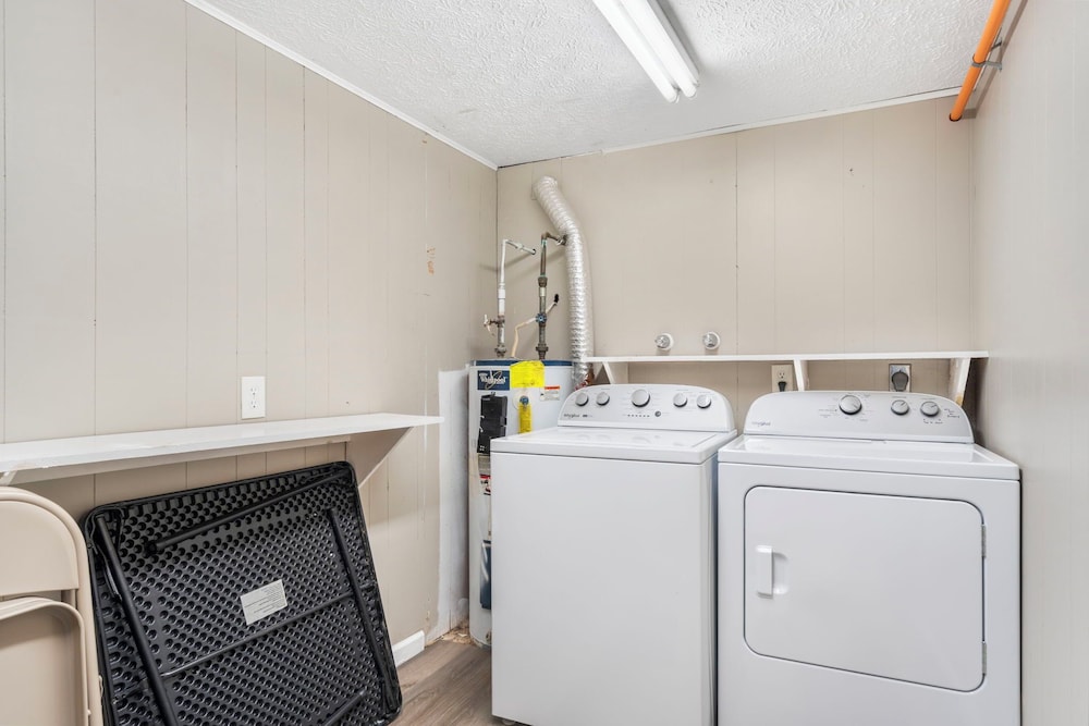 Branson Downtown Beauty - 4 BDR Home Sleeps 15 view 3