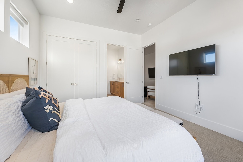 Villa #27 At Bloomington Country Club 4 Bedroom Townhouse