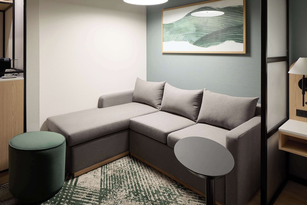 Hyatt Place Montreal Airport