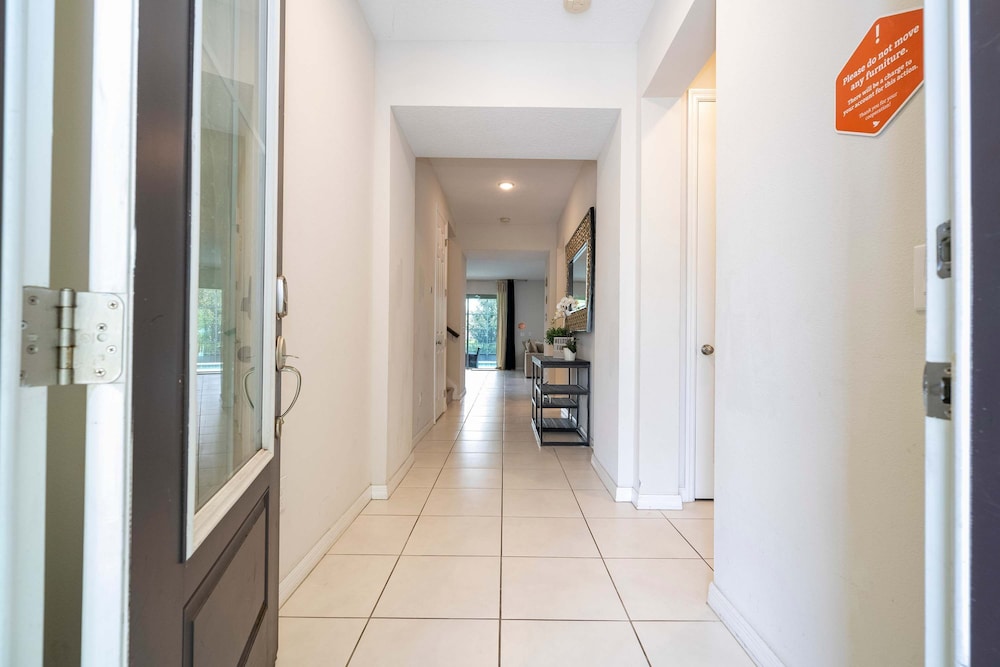 Beautiful 5 Bed Home in Solara With Private Pool