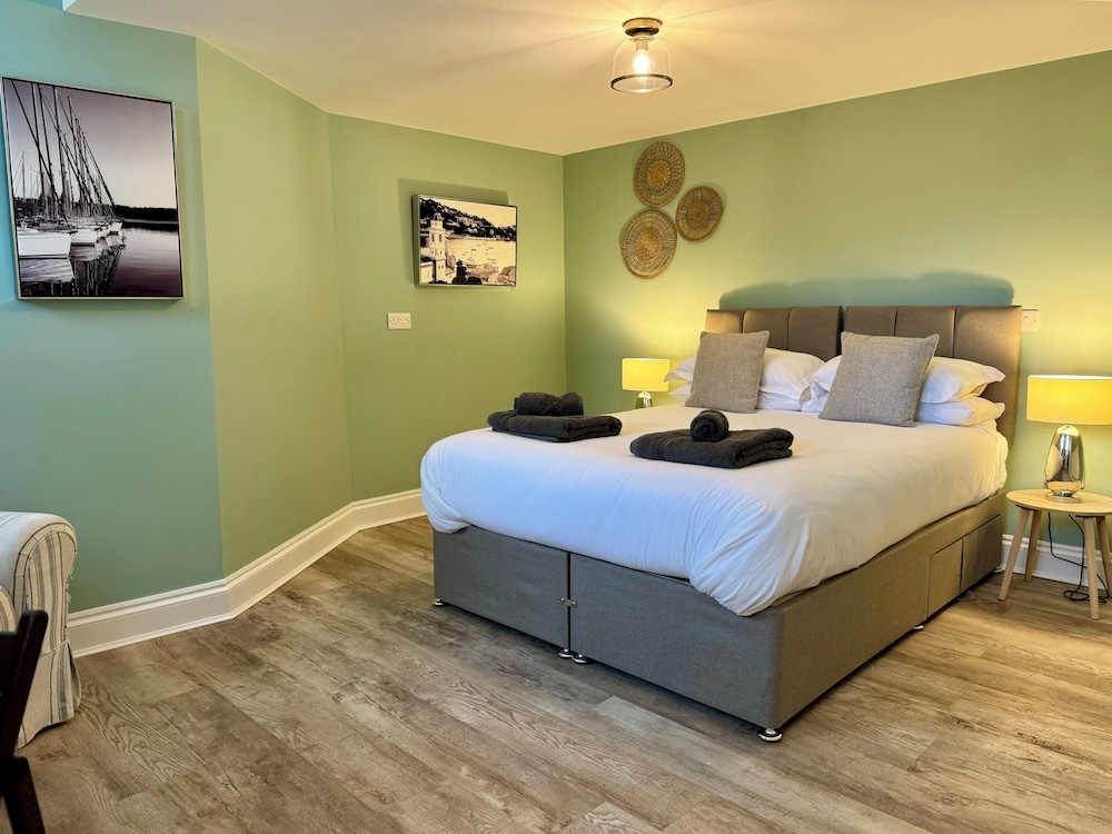Holyland House - Greenacres Estates