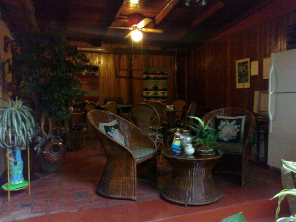 Charly's Place Hotel