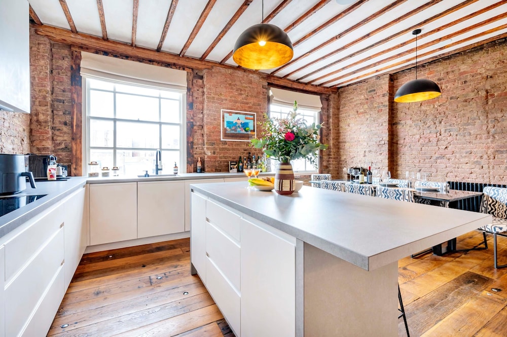 Long Term Stay- Notting Hill by Out of Office Lifestyle