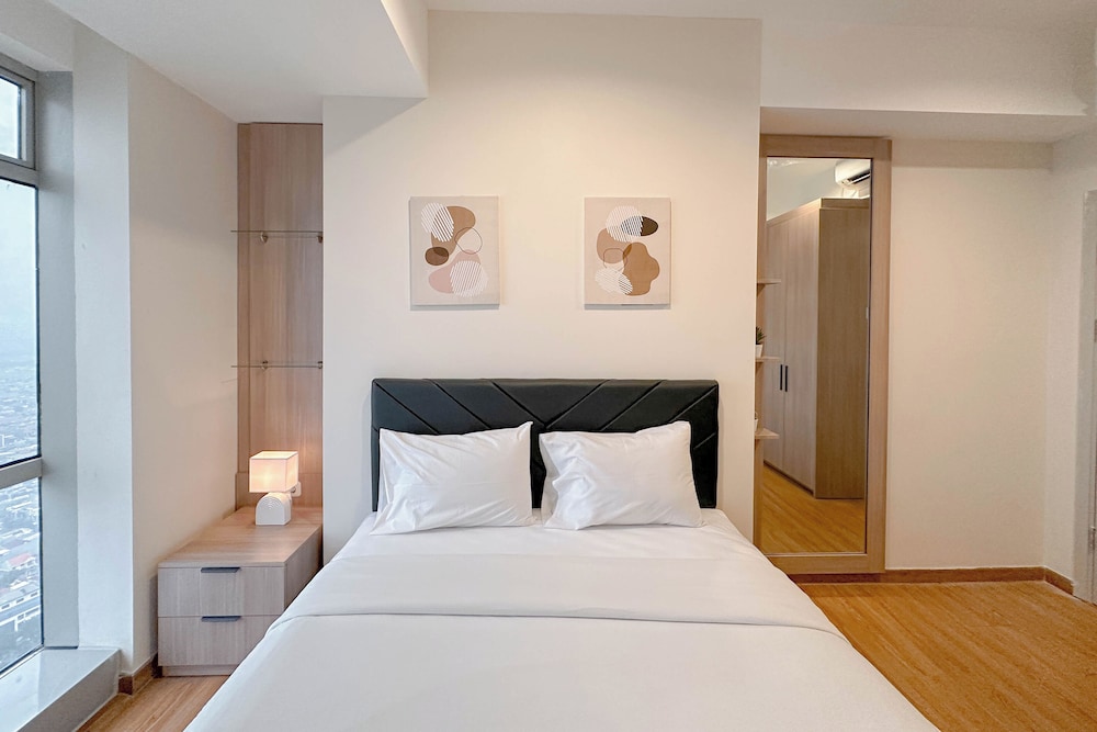 Stunning And Simply 2Br At Grand Sungkono Lagoon Apartment