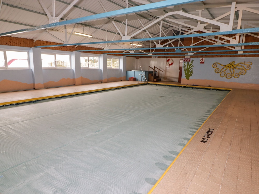 13 Gower Holiday Village