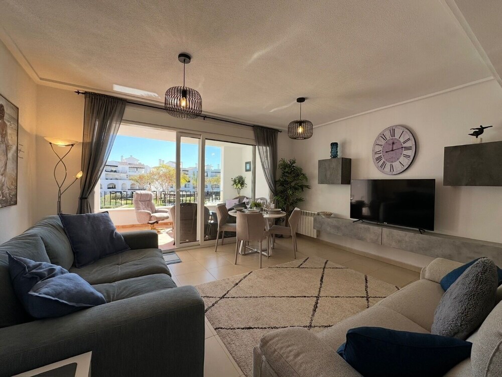 Golf Resort - Apartment - Sleeps4 - Pool - Parking