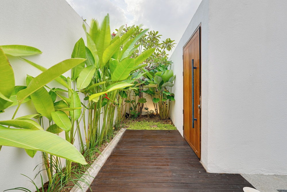 LaLuxe Villa and Residence