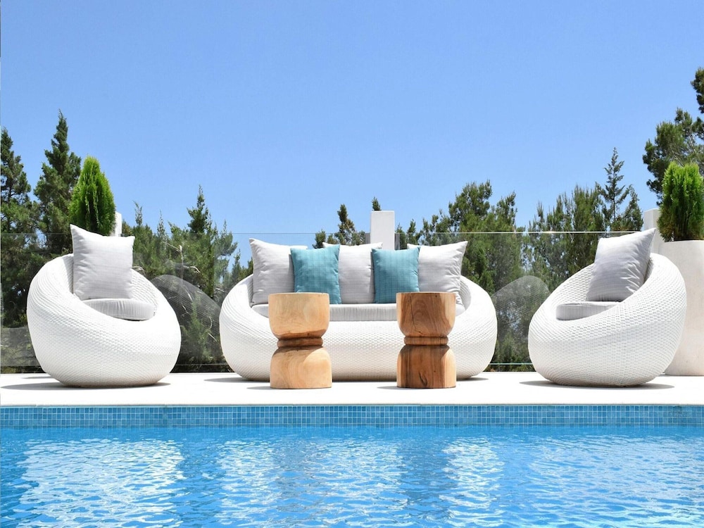 Magnificent Villa With Heated Pool