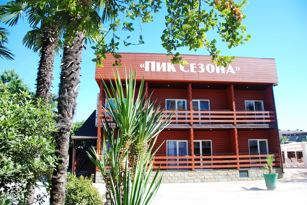 Peak Season Hotel