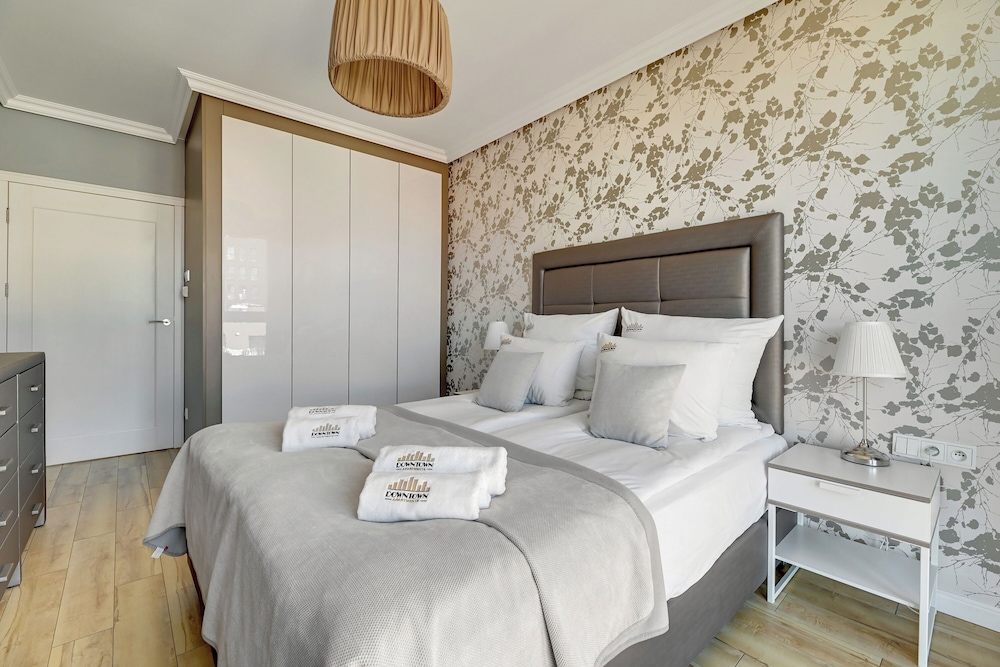 Aura - Riverside & Parking by Downtown Apartments
