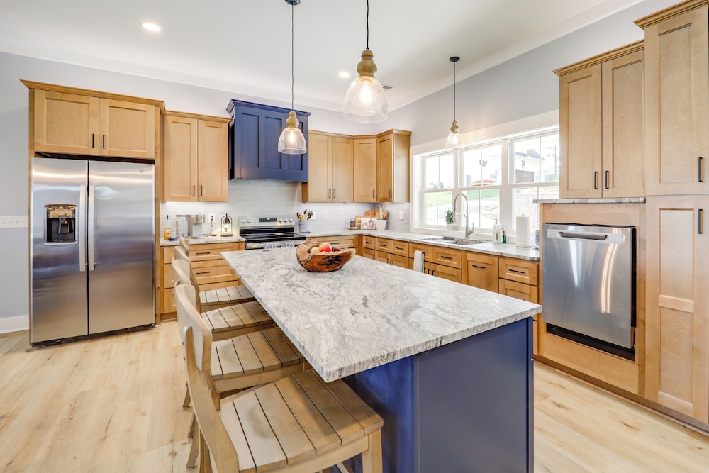 Newly Built Home w/ Panoramic Views in Jefferson!
