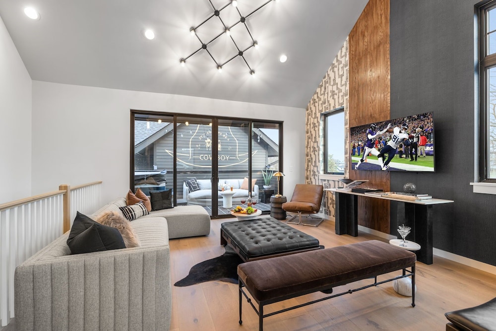 Modern Cowboy - Private Balcony - Mins To Broadway